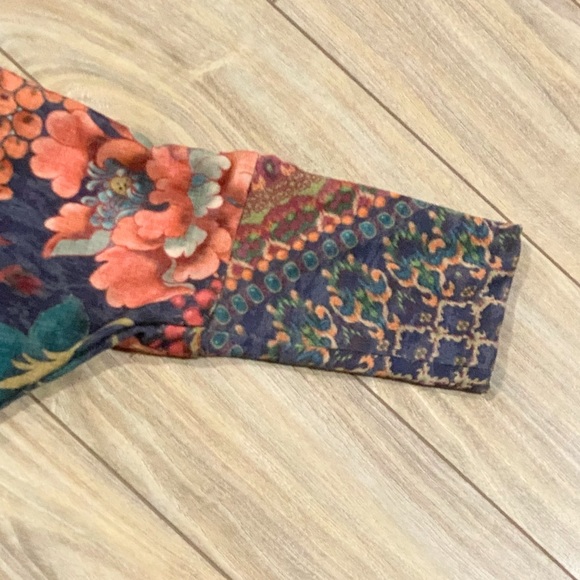 Amma Design 3/4 Sleeve Multi Colored Bat Wing Top - Picture 4 of 7